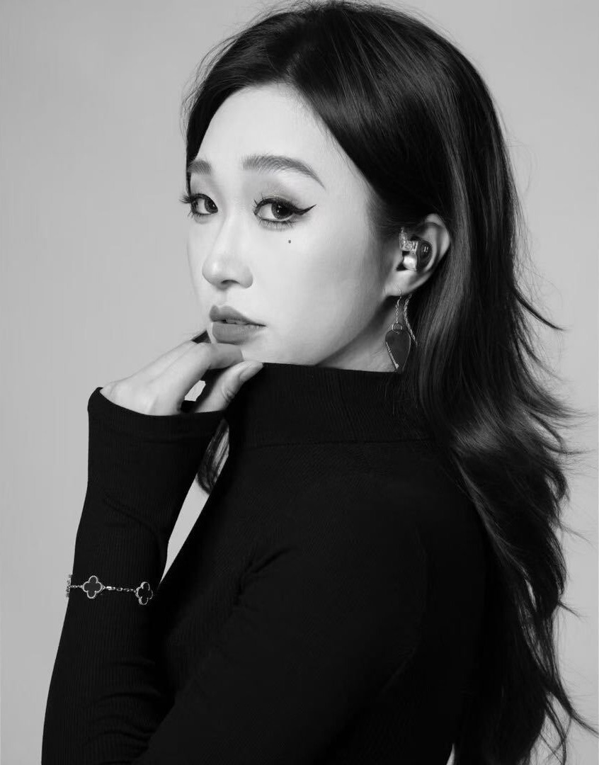 Black-and-white close-up portrait of Die Hu